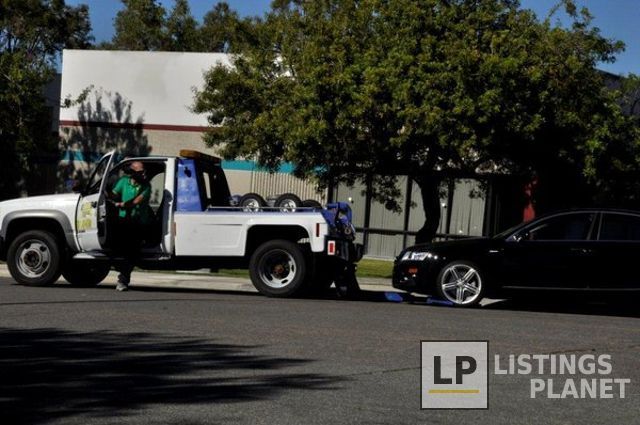 In & Out Towing