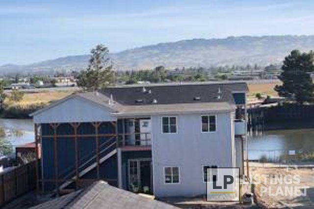 Henris Roofing Company